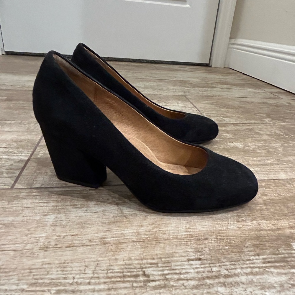 Sofft black suede heels - size 8